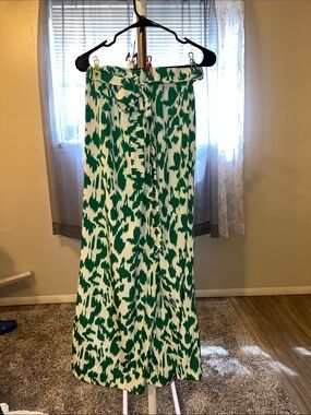Women’s sz 1XL Green/White Bold Print Flowy Pants